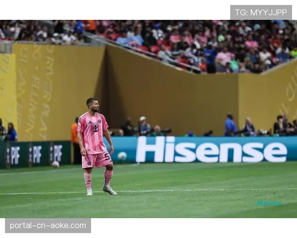 巴萨与大巴黎关注多特蒙德中场伊纳西奥展开球探考察